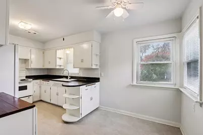 1011 W Silver Spring Dr, Milwaukee, WI 53209 - Photo 10