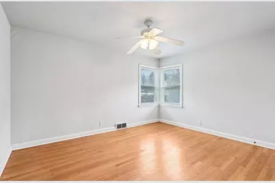 1011 W Silver Spring Dr, Milwaukee, WI 53209 - Photo 16