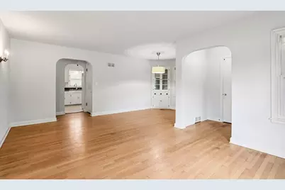 1011 W Silver Spring Dr, Milwaukee, WI 53209 - Photo 8