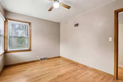 1011 W Silver Spring Dr, Milwaukee, WI 53209 - Photo 12