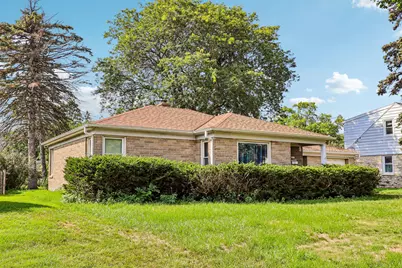 1011 W Silver Spring Dr, Milwaukee, WI 53209 - Photo 2