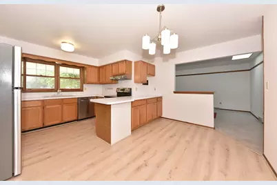8218 N 51st St, Brown Deer, WI 53223 - Photo 6