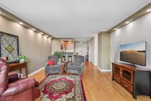 929 N Astor St, Milwaukee, WI 53202 - Photo 8