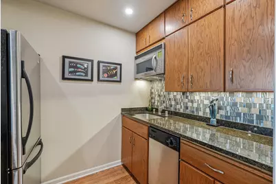 929 N Astor St #2305, Milwaukee, WI 53202 - Photo 16
