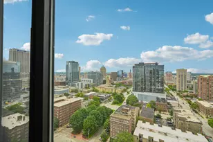 929 N Astor St, Milwaukee, WI 53202 - Photo 10