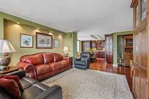 929 N Astor St, Milwaukee, WI 53202 - Photo 14