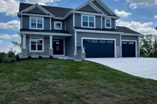 N56W20719 Muirfield Dr, Menomonee Falls, WI 53051 - Photo 2