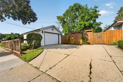 2501  Pinehurst Ave, Racine, WI 53403 - Photo 24