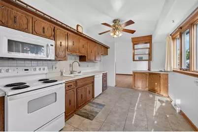2501  Pinehurst Ave, Racine, WI 53403 - Photo 4