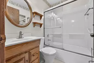 2501 Pinehurst Ave, Racine, WI 53403 - Photo 12