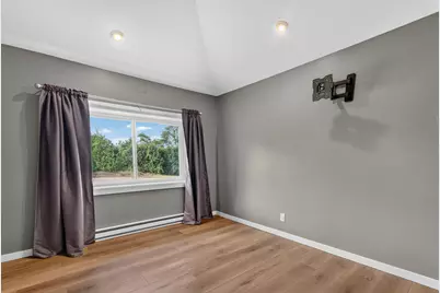 W164N11974  Fond Du Lac Ave, Germantown, WI 53022 - Photo 12