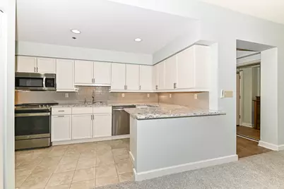 35  Harborview Dr #112, Racine, WI 53403 - Photo 4