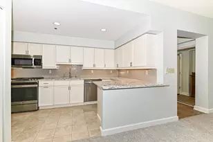 35 Harborview Dr, Racine, WI 53403 - Photo 4