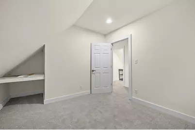 2873 N Dr William Finlayson St, Milwaukee, WI 53212 - Photo 14