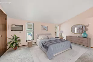 8751 W Oklahoma Ave, Milwaukee, WI 53227 - Photo 14