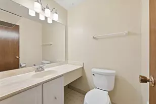 8751 W Oklahoma Ave, Milwaukee, WI 53227 - Photo 12
