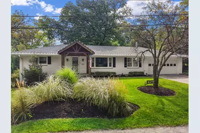 853  Van Slyke Dr, Fontana, WI 53125 - Photo 1