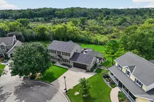 302 Margaret Ct, Burlington, WI 53105 - Photo 2