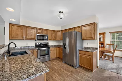 302  Margaret Ct, Burlington, WI 53105 - Photo 6