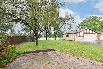 9030 W Helena Ct, Milwaukee, WI 53224 - Photo 16