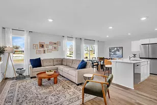 565 Revere St, Burlington, WI 53105 - Photo 4