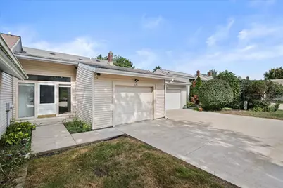 626  Westridge Dr, West Bend, WI 53095 - Photo 2