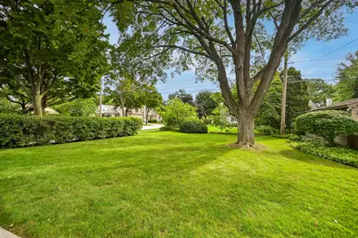 2576  Pasadena Blvd, Wauwatosa, WI 53226 - Photo 40