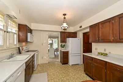 2576  Pasadena Blvd, Wauwatosa, WI 53226 - Photo 18