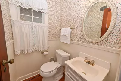 2576  Pasadena Blvd, Wauwatosa, WI 53226 - Photo 20