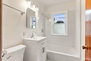 2062 Shoop St, Racine, WI 53404 - Photo 8