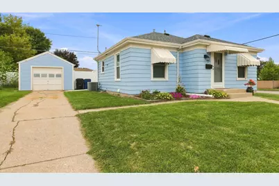 2062  Shoop St, Racine, WI 53404 - Photo 2