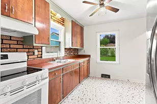 2062 Shoop St, Racine, WI 53404 - Photo 6