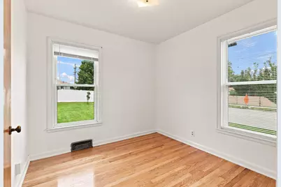 2062  Shoop St, Racine, WI 53404 - Photo 12