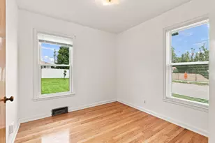 2062 Shoop St, Racine, WI 53404 - Photo 12