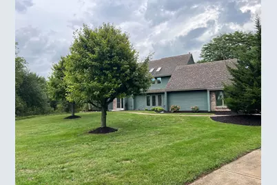 W253S11030  Hunters Ct, Vernon, WI 53149 - Photo 2