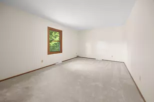 3635 S Loretta Ln, New Berlin, WI 53151 - Photo 10
