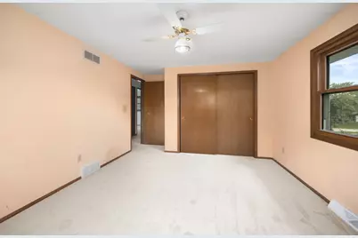 3635 S Loretta Ln, New Berlin, WI 53151 - Photo 14