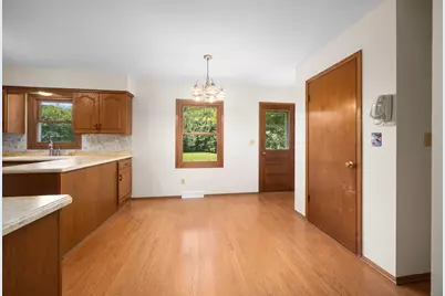 3635 S Loretta Ln, New Berlin, WI 53151 - Photo 4