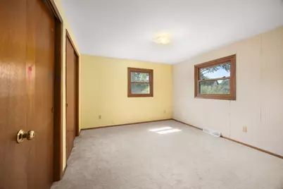 3635 S Loretta Ln, New Berlin, WI 53151 - Photo 16