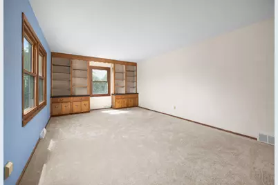 3635 S Loretta Ln, New Berlin, WI 53151 - Photo 8