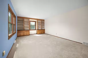 3635 S Loretta Ln, New Berlin, WI 53151 - Photo 8