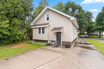 1012  Philippen St, Manitowoc, WI 54220 - Photo 10