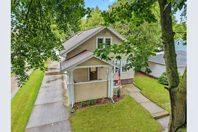 1012  Philippen St, Manitowoc, WI 54220 - Photo 6