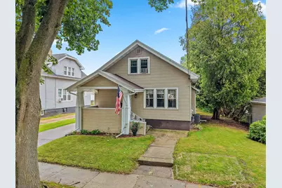 1012  Philippen St, Manitowoc, WI 54220 - Photo 4