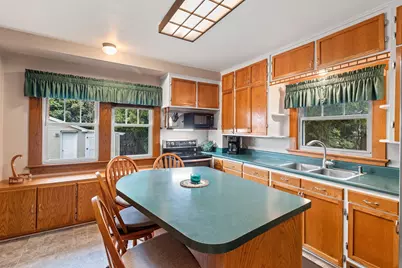 1012  Philippen St, Manitowoc, WI 54220 - Photo 26