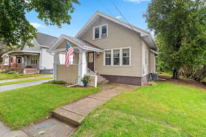 1012  Philippen St, Manitowoc, WI 54220 - Photo 2