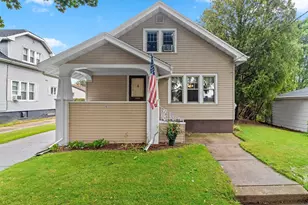 1012 Philippen St, Manitowoc, WI 54220 - Photo 1