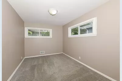 10945 W Jeffrey Ln, Milwaukee, WI 53225 - Photo 10
