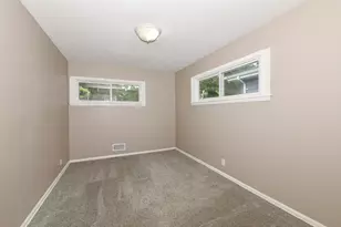 10945 W Jeffrey Ln, Milwaukee, WI 53225 - Photo 10