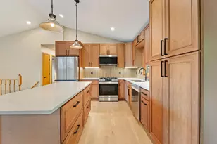 142 Riverside Dr, Racine, WI 53185 - Photo 8